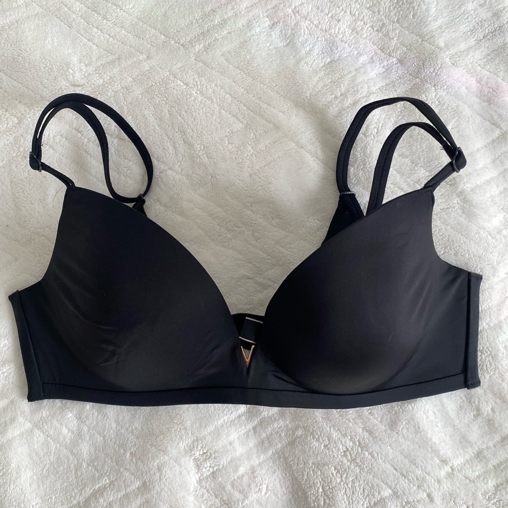 Victorias Secret. Black padded no wire bra